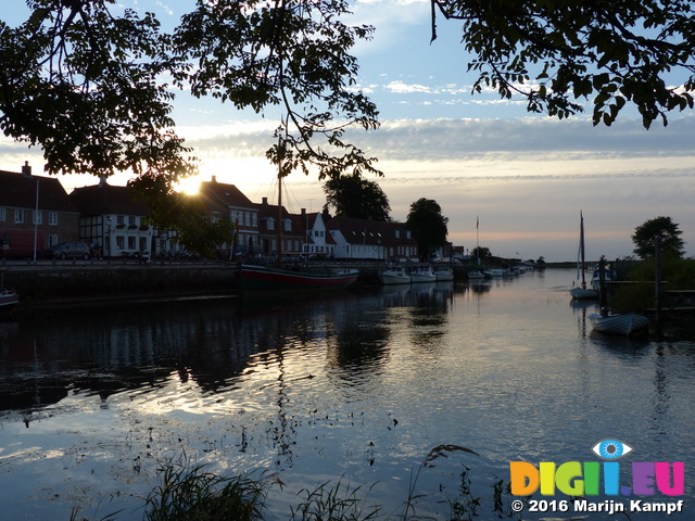 FZ033186 Sunset over Ribe harbour